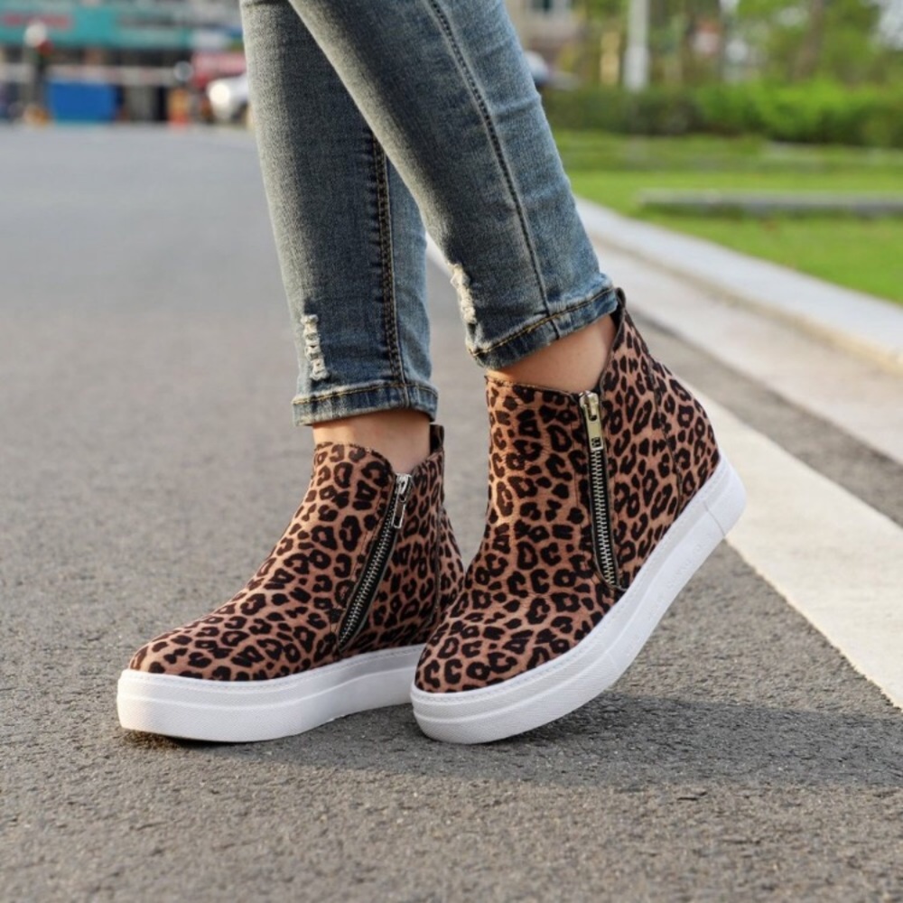 NWOT RISE ANKLE LEOPARD PRINT BREATHABLE SUEDE BOOTIES - SIZE 9